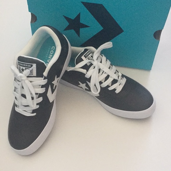 Converse unisex Point Star Leather Low Top Sneaker - Picture 1 of 8